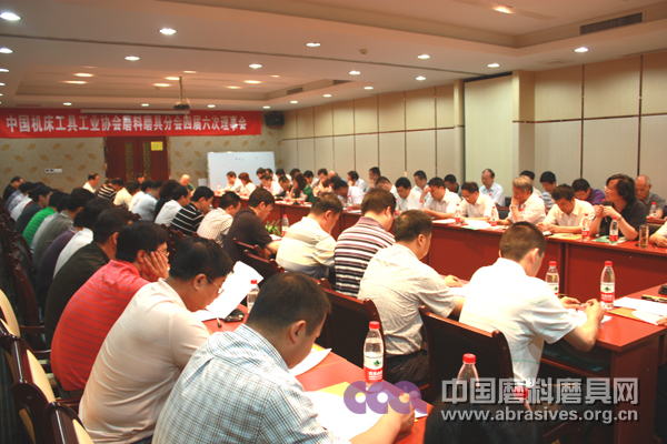 中國(guó)機(jī)床工具工業(yè)協(xié)會(huì)磨料磨具分會(huì)四屆六次理事會(huì)在蘇州召開