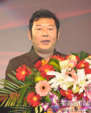 華晶：春風駿馬開新紀 大業宏圖揚神威