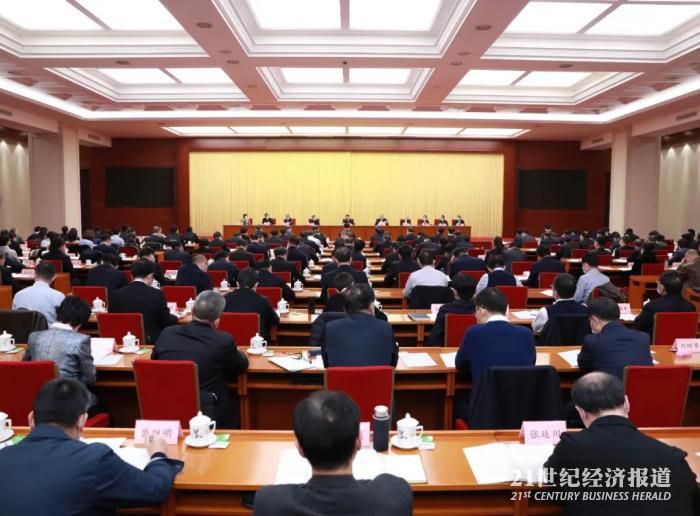 八大任務解讀！工信部：明年壓縮粗鋼產量 提高新能源汽車產業集中度